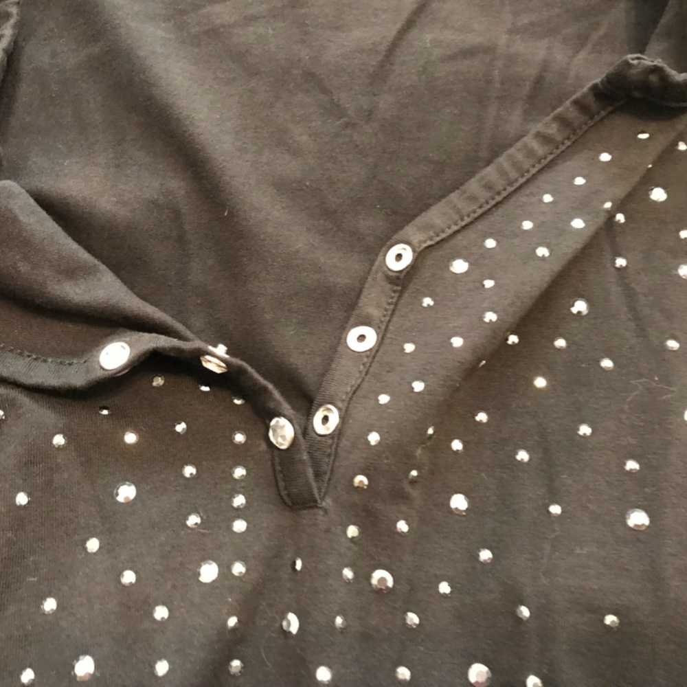 QF black 3/4 sleeve v-neck tunic embellished with rhinestones (2X) - Picture 7 of 8